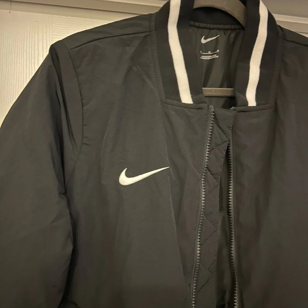 Nike Women's Jacket Medium‎ Long Dugout Bench Black Zip DC9103-010 Softball NWT
